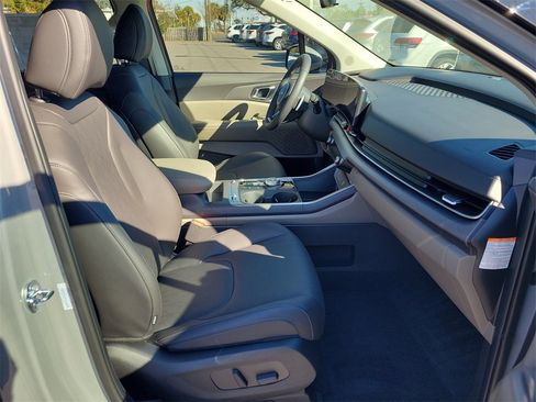 New 2026 Kia Carnival SX image 7