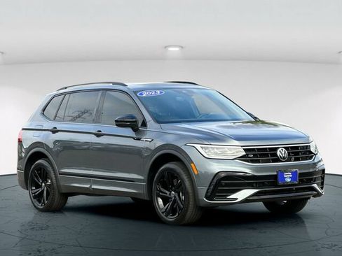 Used 2023 Volkswagen Tiguan SE R-Line FWD image 8