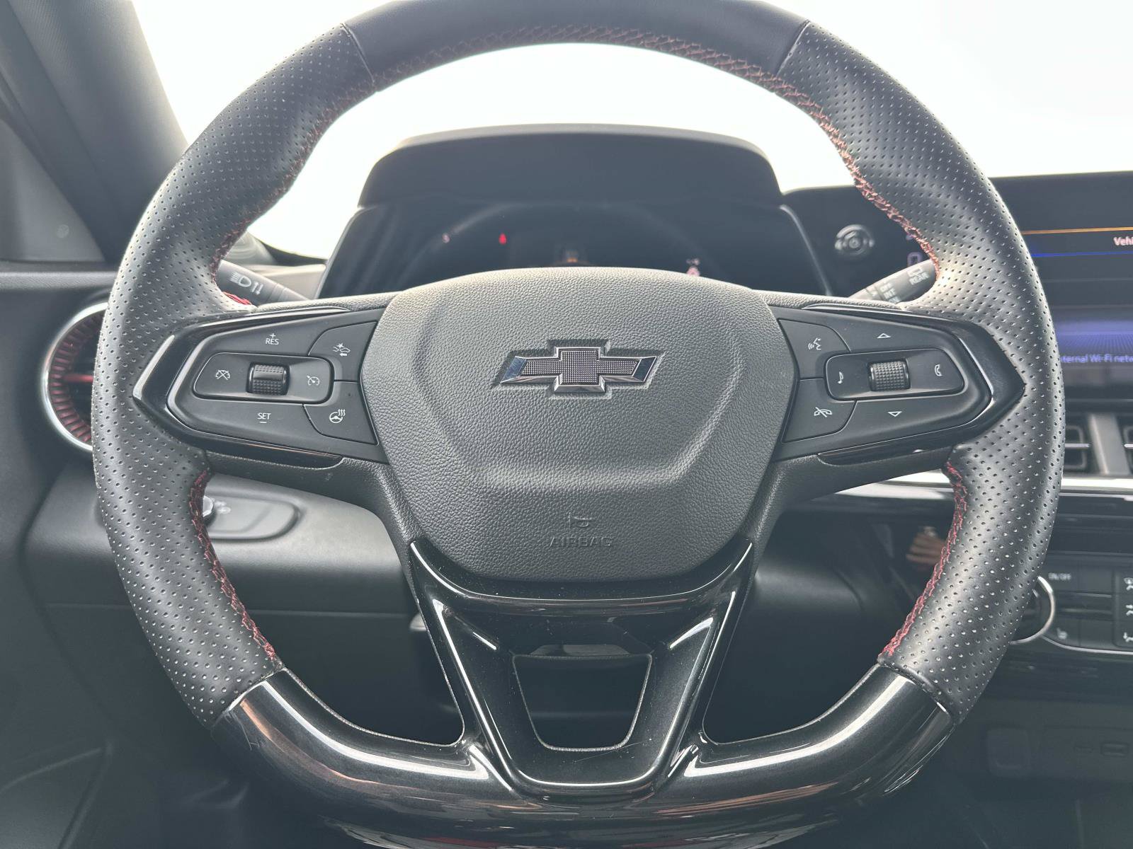 Certified 2025 Chevrolet Trax RS w/ Driver Confidence Package FWD image 19