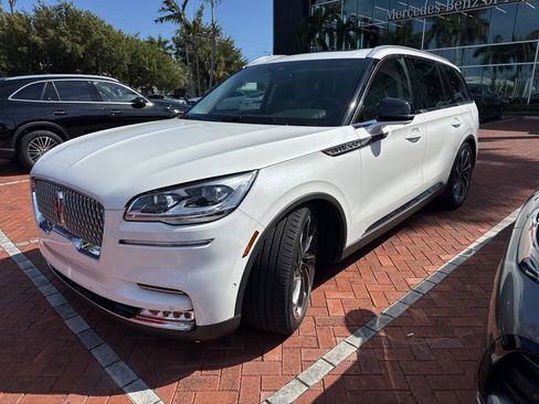 Used 2024 Lincoln Aviator Reserve w/ Equipment Group 201A image 2
