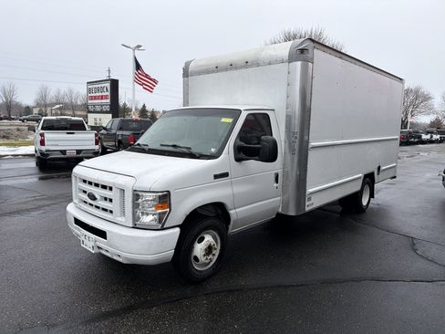 Used 2019 Ford E-350 and Econoline 350 Super Duty image 2