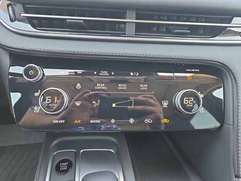 Used 2026 INFINITI QX60 Luxe w/ Family Package image 14