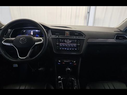 Used 2023 Volkswagen Tiguan SE FWD image 4