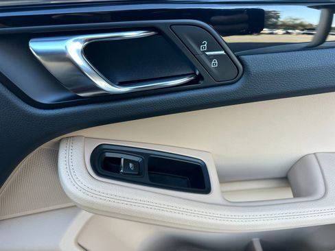 New 2026 Porsche Macan image 20