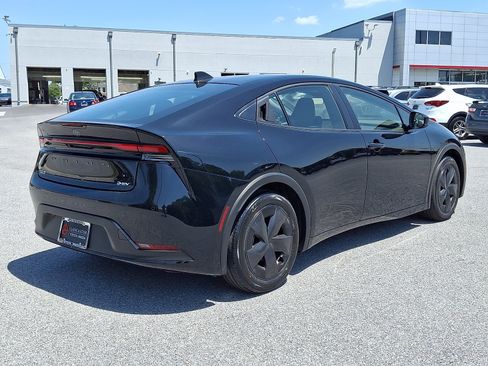 Used 2025 Toyota Prius LE FWD image 7