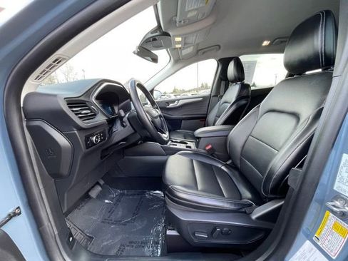 Certified 2025 Ford Escape Platinum image 7