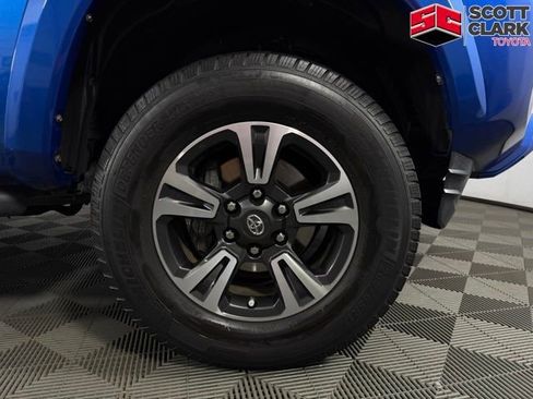 Used 2016 Toyota Tacoma TRD Sport image 10