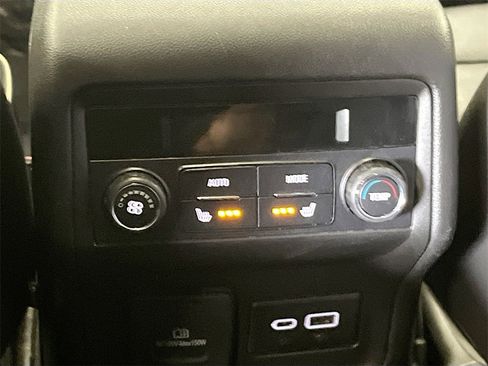 Used 2022 GMC Acadia Denali w/ Denali Ultimate Package image 27