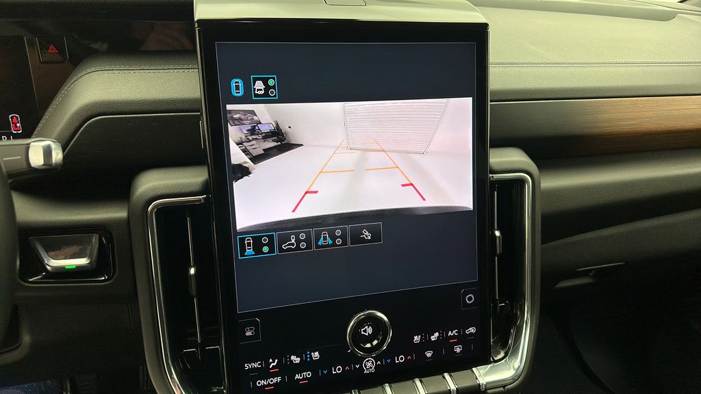 Used 2025 GMC Yukon Denali AWD/4WD image 18