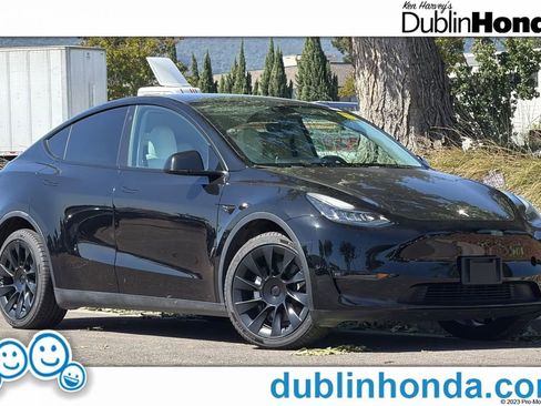 Used 2021 Tesla Model Y Long Range AWD/4WD image 1
