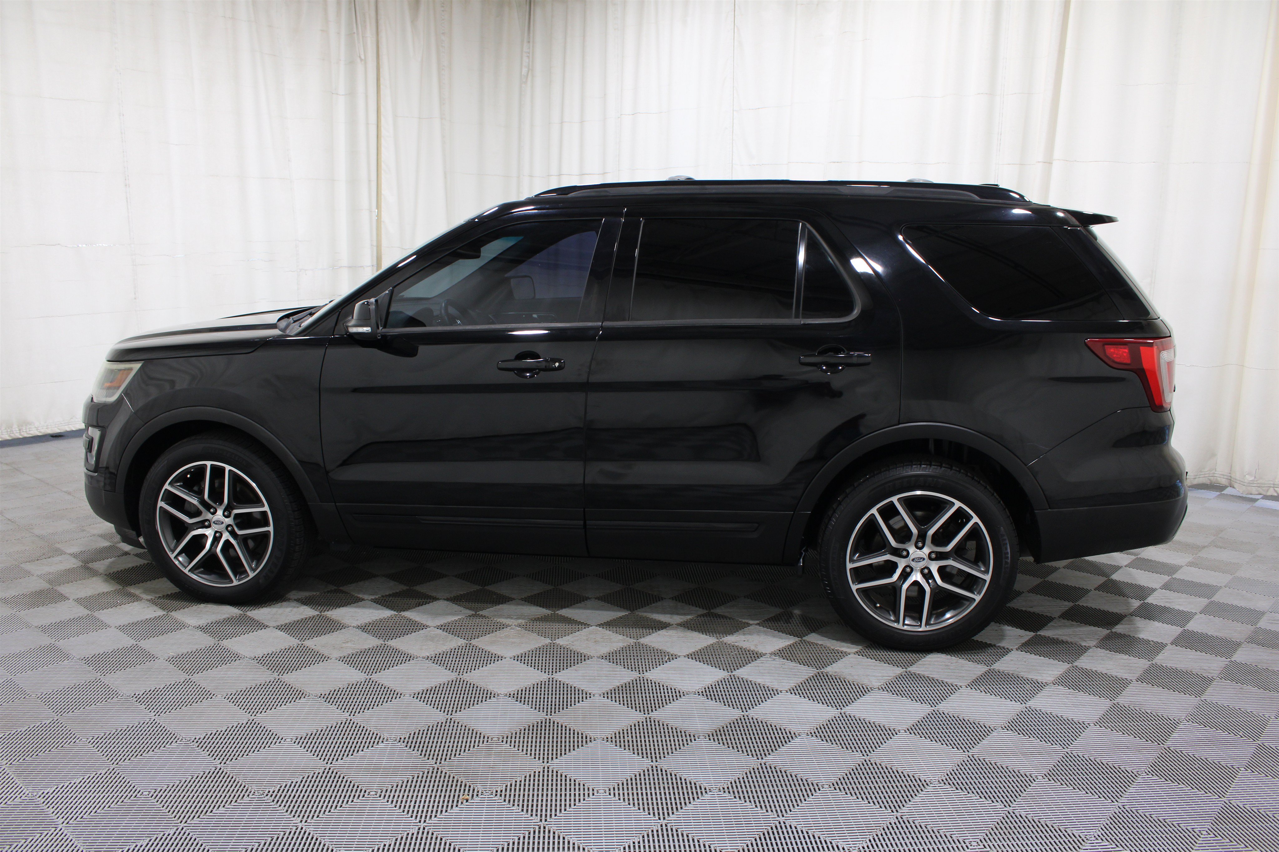 Used 2016 Ford Explorer Sport w/ Equipment Group 401A AWD/4WD image 36