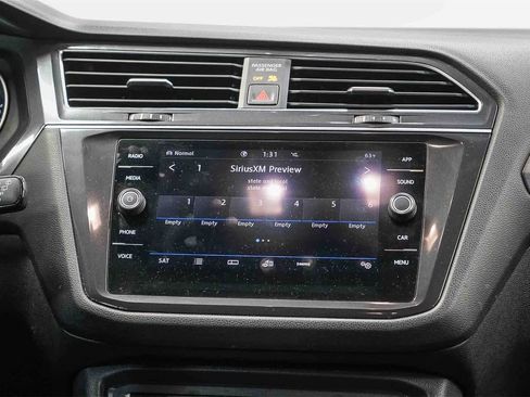 Used 2020 Volkswagen Tiguan SE image 14