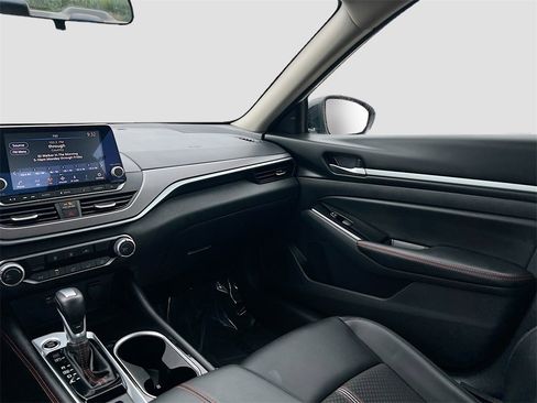 Used 2025 Nissan Altima 2.5 SR image 21