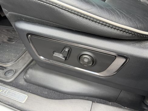 Used 2025 RAM 1500 Limited AWD/4WD image 16