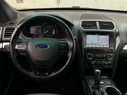 Used 2017 Ford Explorer XLT w/ Equipment Group 202A image 15