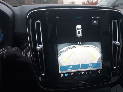 Used 2021 Volvo XC40 P8 Recharge image 36