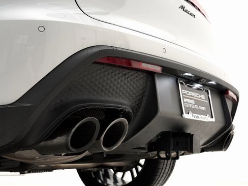 Used 2025 Porsche Macan image 36