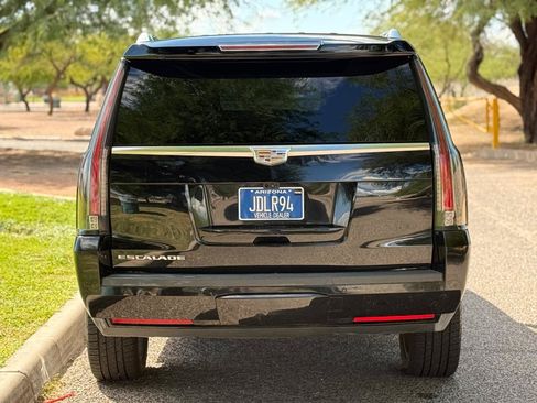 Used 2019 Cadillac Escalade ESV Luxury RWD image 4