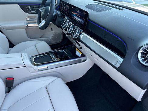 New 2025 Mercedes-Benz GLB 250 4MATIC image 16