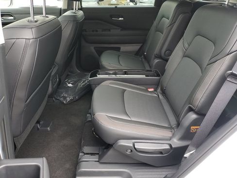 New 2026 Nissan Pathfinder SL w/ SL Premium Package AWD/4WD image 11
