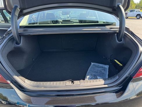 Used 2025 Genesis G70 2.5T image 10