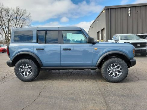 New 2025 Ford Bronco Badlands image 3