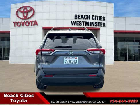 Used 2022 Toyota RAV4 XLE Premium AWD/4WD image 10