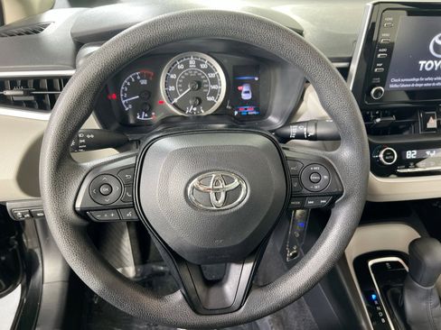 Used 2020 Toyota Corolla LE image 11