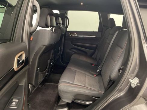 Used 2016 Jeep Grand Cherokee Laredo 75th Anniversary image 19