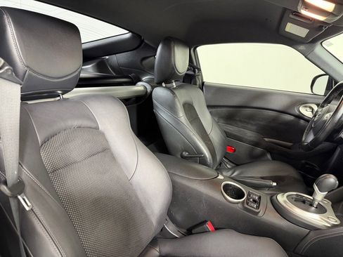 Used 2019 Nissan 370Z Touring Sport RWD image 21