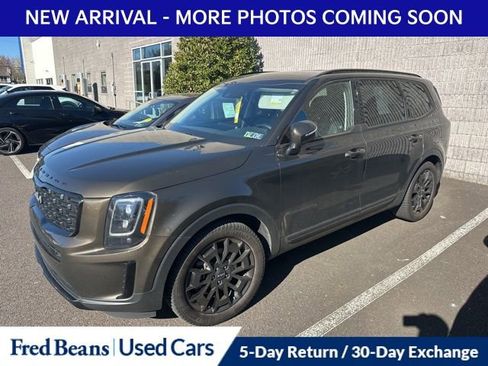 Used 2022 Kia Telluride EX w/ EX Premium Package image 3