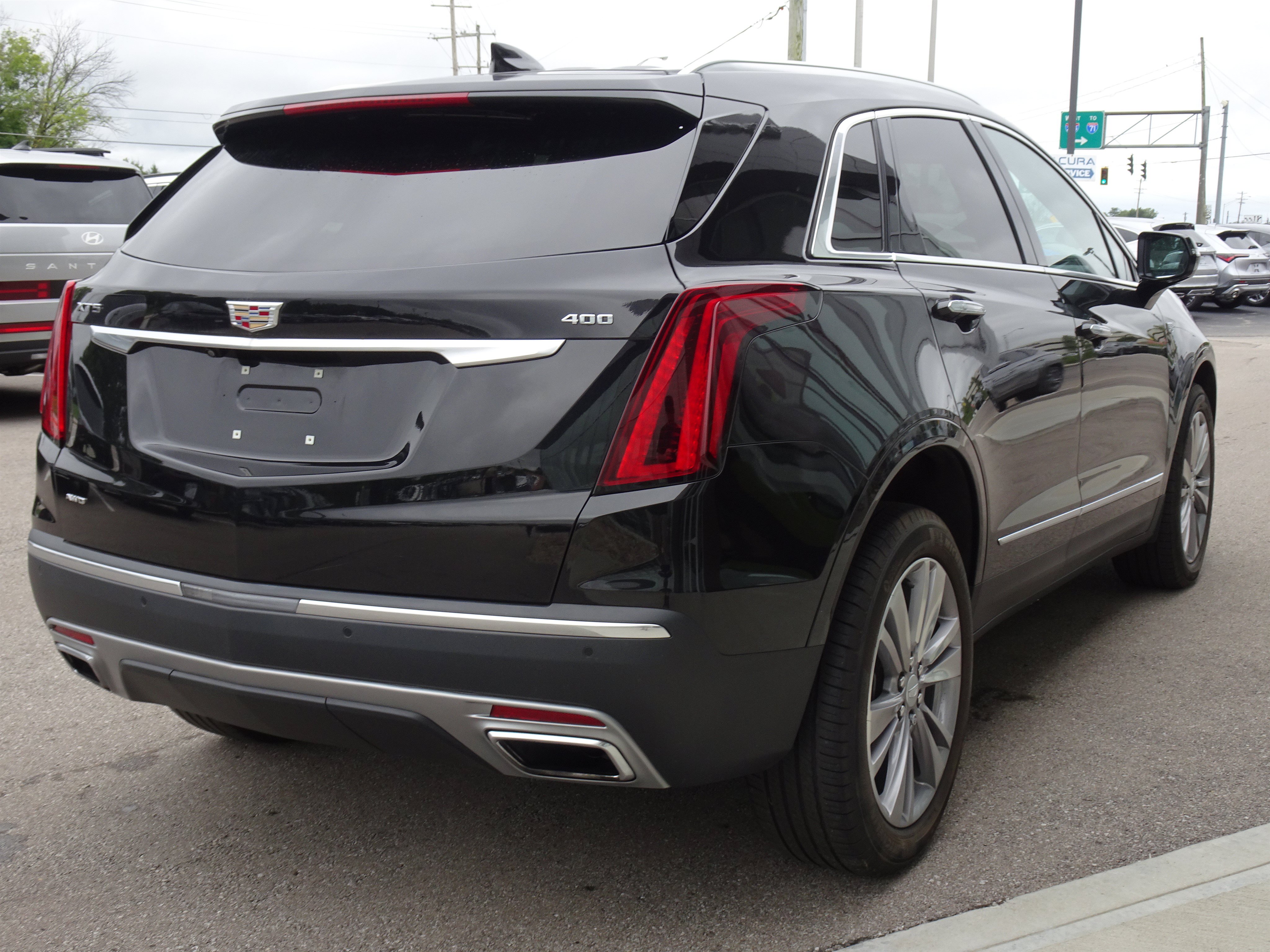 Used 2024 Cadillac XT5 Premium Luxury w/ LPO, Floor Liner Package AWD/4WD image 5