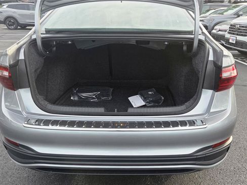 New 2026 Volkswagen Jetta SE FWD image 5
