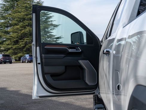 Used 2025 GMC Sierra 2500 Denali w/ Denali Reserve Package image 14