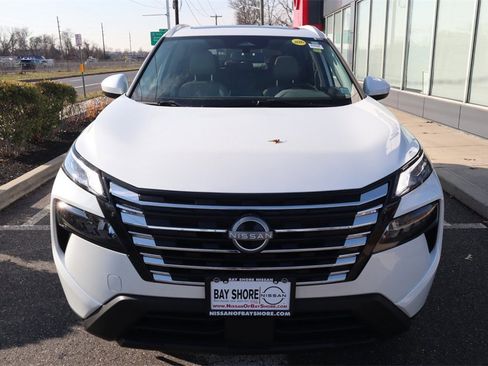 Used 2024 Nissan Rogue SV w/ SV Premium Package image 4