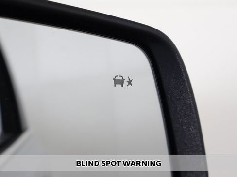 Used 2023 GMC Acadia SLE w/ Driver Convenience Package image 3