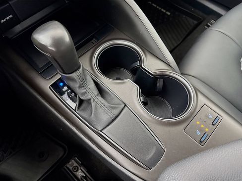 Used 2024 Toyota Camry SE FWD image 19