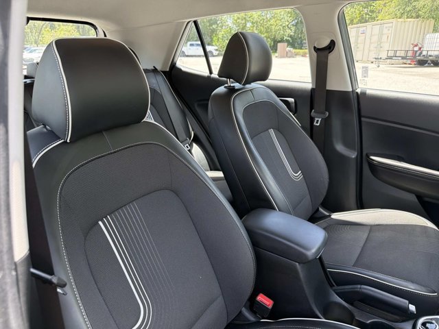 Used 2023 Hyundai Venue Limited w/ Cargo Package FWD image 16