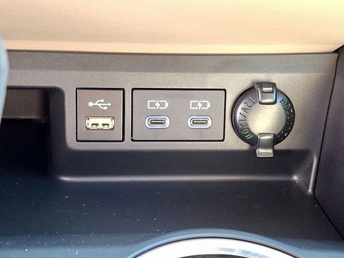 Used 2022 Toyota Highlander XLE image 25