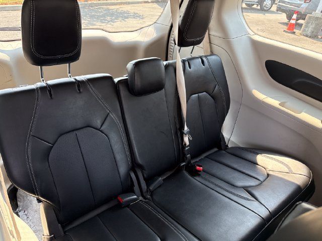 Used 2024 Chrysler Pacifica Limited FWD image 23