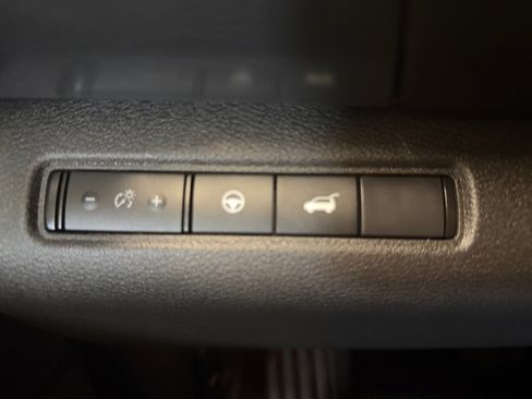 Used 2025 Nissan Pathfinder SL AWD/4WD image 28