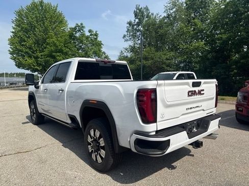 Used 2025 GMC Sierra 2500 Denali w/ Denali Reserve Package AWD/4WD image 6