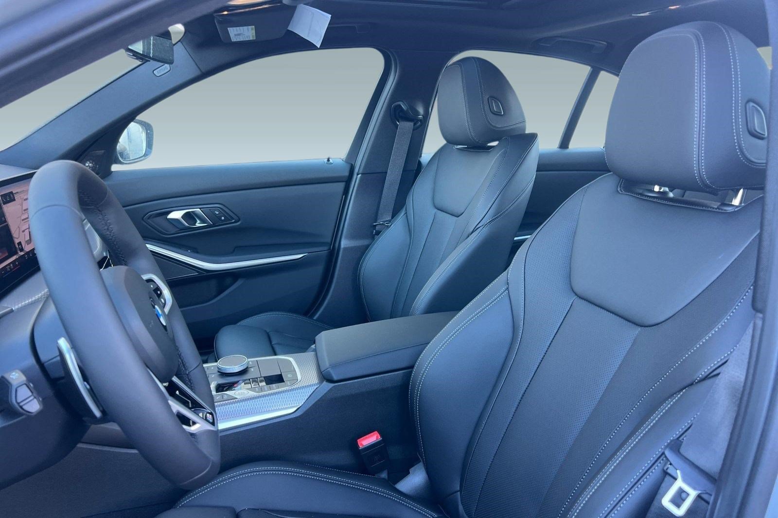 Used 2026 BMW 330i Sedan w/ M Sport Package RWD image 5