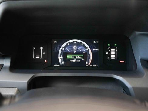 Certified 2025 Toyota Tacoma SR5 AWD/4WD image 17