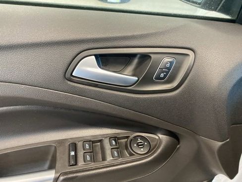 Used 2018 Ford Escape SE w/ SE Sport Appearance Package FWD image 28