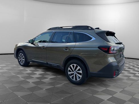 Used 2020 Subaru Outback Premium image 5