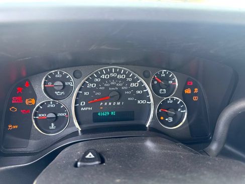 Used 2022 Chevrolet Express 2500 w/ Driver Convenience Package RWD image 9