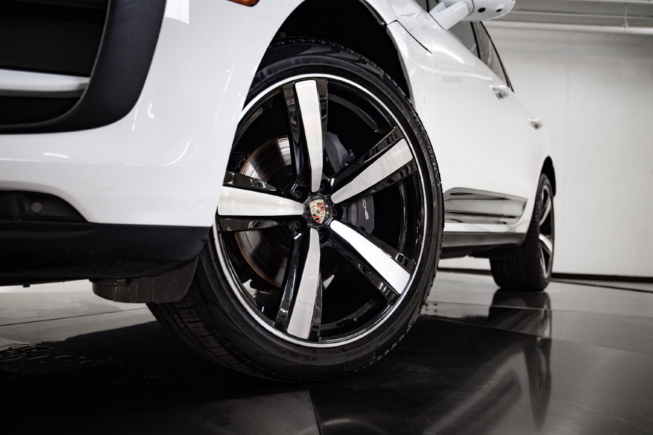 Certified 2026 Porsche Macan AWD/4WD image 12