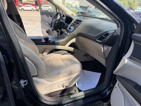 Used 2018 Lincoln MKX Reserve w/ Driver Assistance Package AWD/4WD image 16