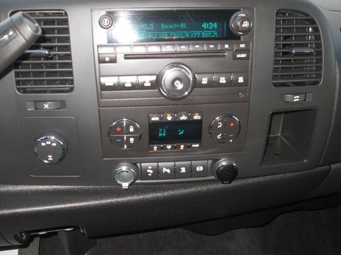 Used 2011 Chevrolet Silverado 2500 LT w/ Interior Plus Package AWD/4WD image 25